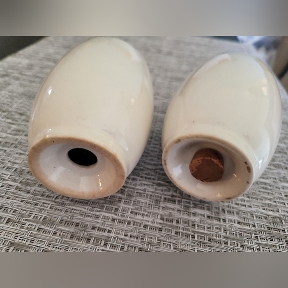 Vtg 40s Universal Potteries Cambridge Calico Fruit Salt & Pepper Shakers Set - Picture 3 of 3